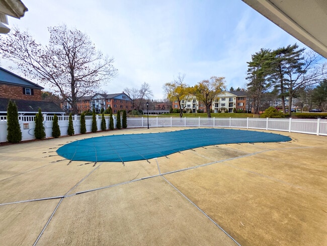 Building Photo - 8 Northbrook Dr