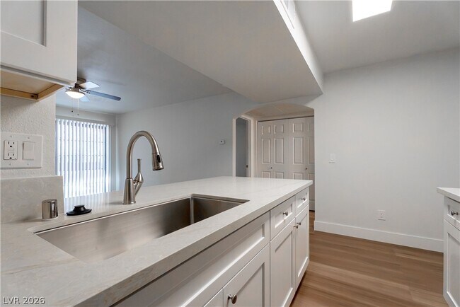 Building Photo - 5158 S Jones Blvd