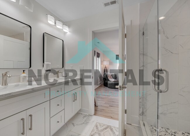 Building Photo - 1501 E Jones St