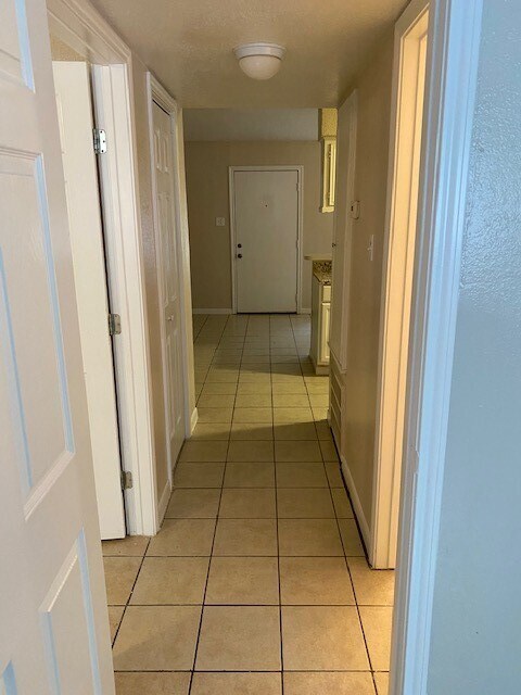 Building Photo - 3206 Lobit Dr