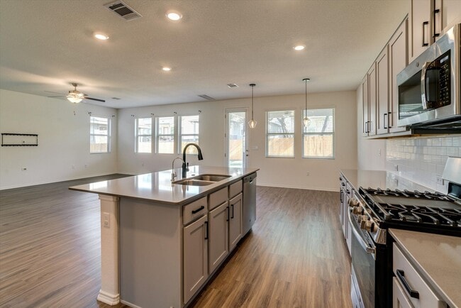Building Photo - 1107 Diggy Dr