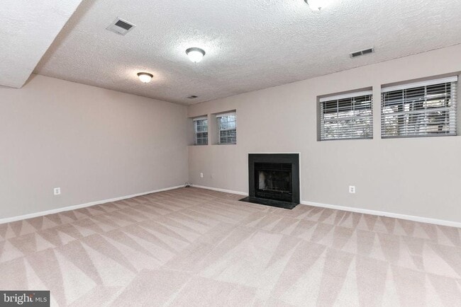 Building Photo - 4014 Rosemeade Dr