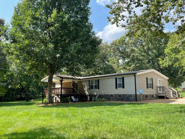 Building Photo - Updated Three Bedroom Two Bath Double Wide in Iron Station