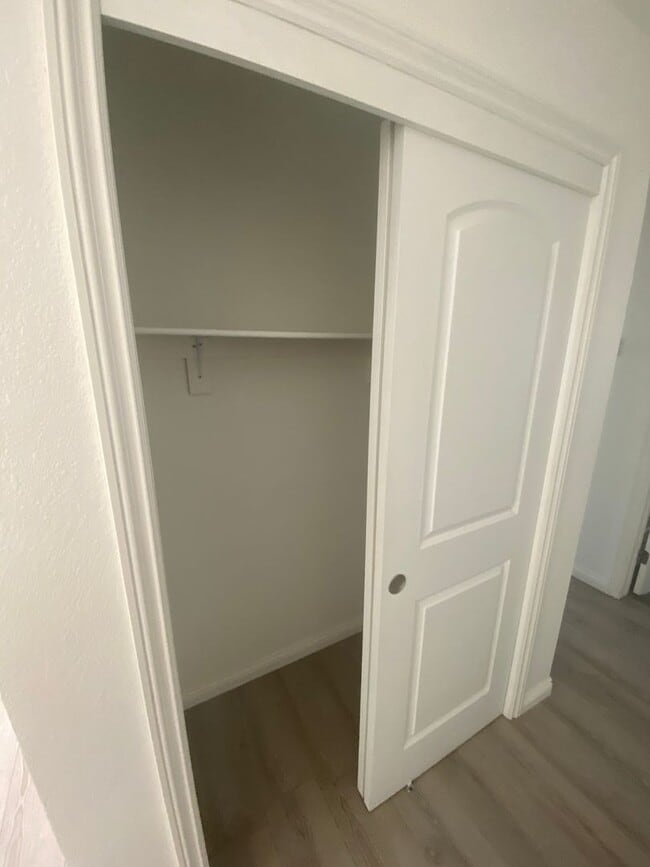 Building Photo - Spacious and New with Solar in Central Hanford