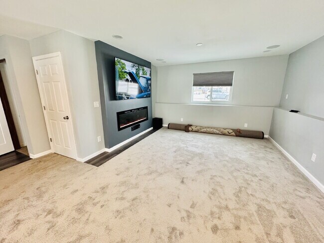 Building Photo - Newer Development Home Spacious 4-Bedroom 3 Bathroom Single Family Home with Finished Basement in...