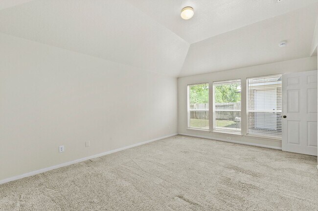 Building Photo - Open Living, Great Layout, Prime Location