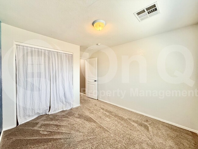 Building Photo - 3913 S Crosscreek Dr