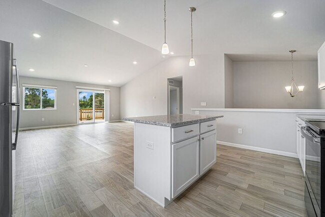 Building Photo - 4447 Pine Creek Dr