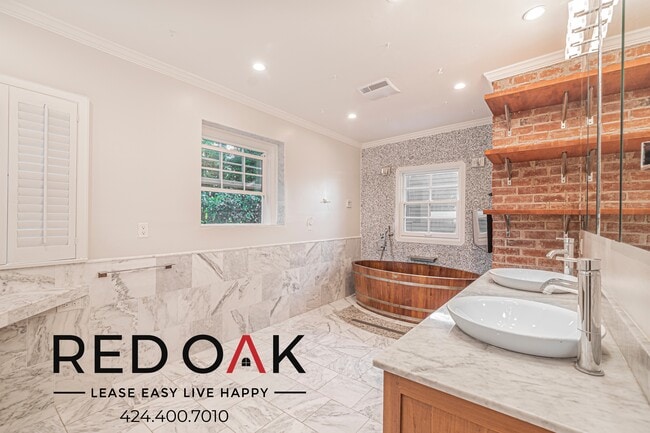 Building Photo - 2421 California Ave