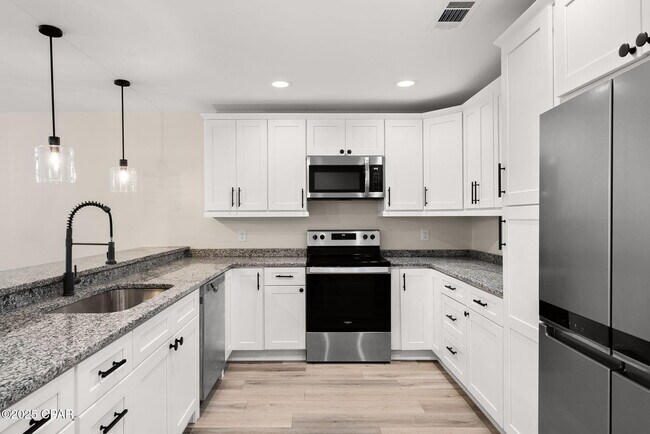 Building Photo - 2614 Cypress St