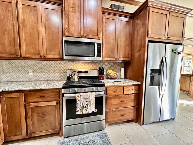 Building Photo - 3 bed, 2 bath home in Moore - Move in Deposit-Free! (If Qualified)