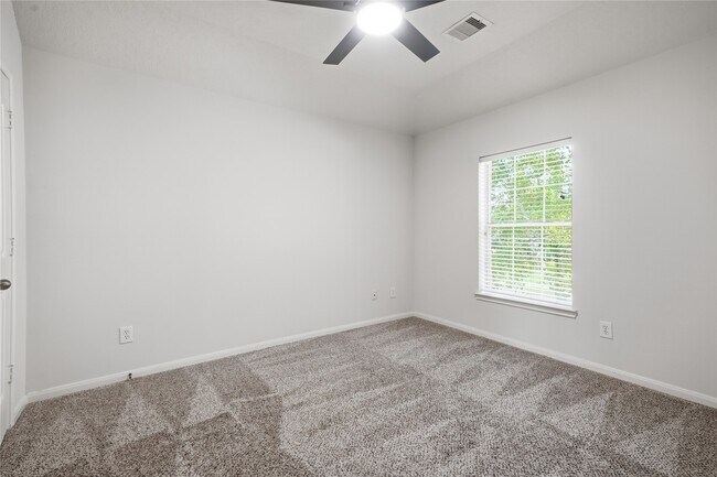 Building Photo - 6165 Darlington Ct