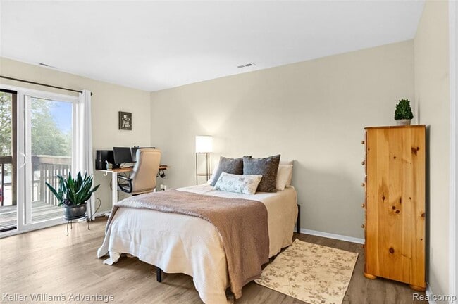 Building Photo - 855 S Pontiac Trail