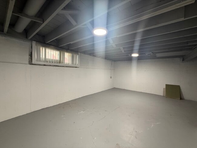 Building Photo - 517 James Ct