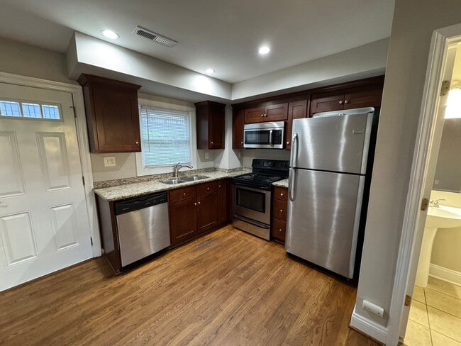 Building Photo - 422 State St