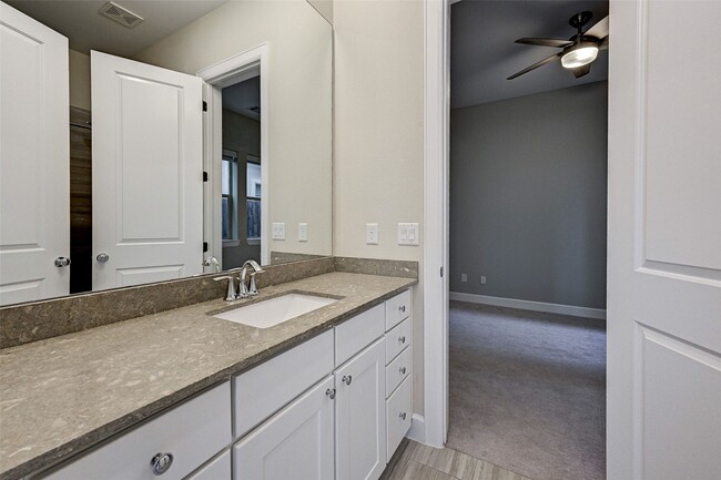 Building Photo - 2113 Naomi St