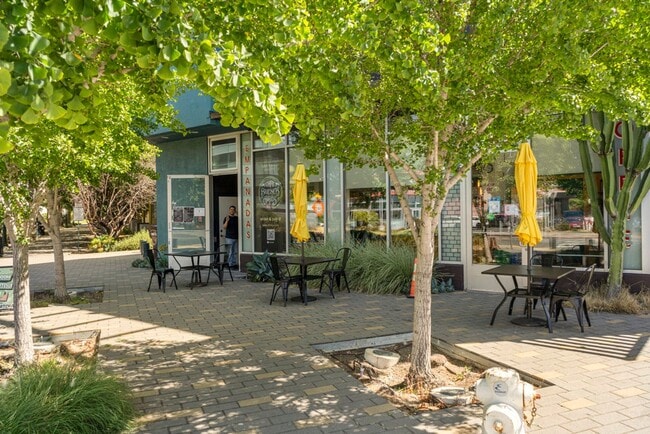 Building Photo - 1364 Powell St