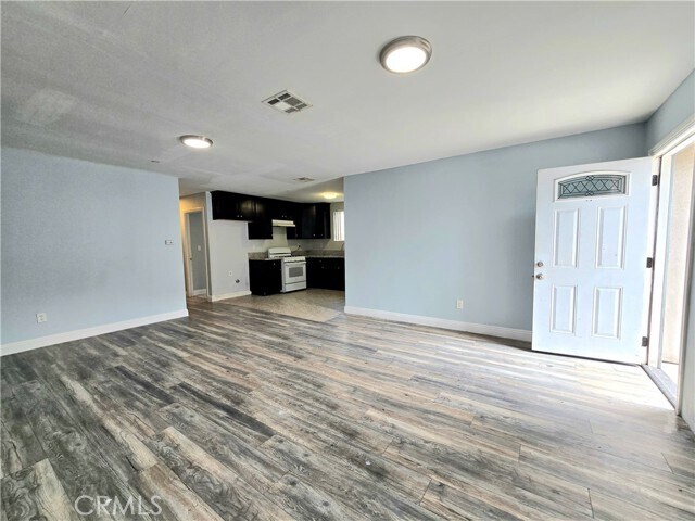 Building Photo - 715 W 58th St