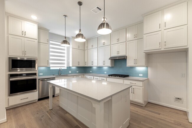 Building Photo - 6578 Scarlet Pond Ln