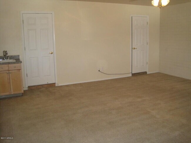 Building Photo - “Spacious 4-bedroom home with private pool in prime Tempe location!”
