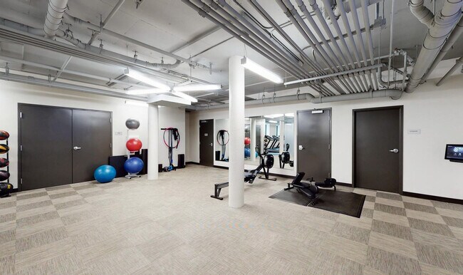 Building Photo - 2000 Post St