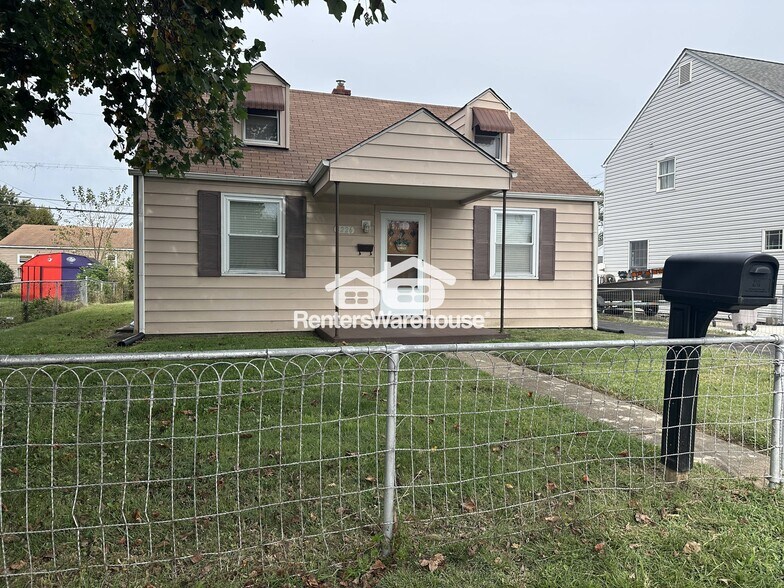 Building Photo - 8226 Longpoint Rd