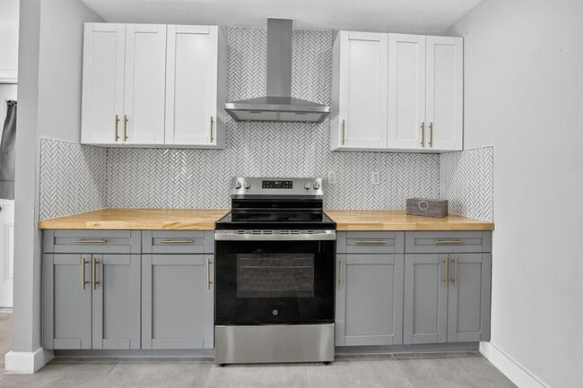 Building Photo - 642 SW 11th St