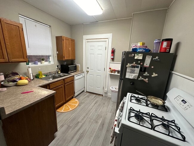 Building Photo - 5 Bedroom House Located In Clifton Near UC's Campus