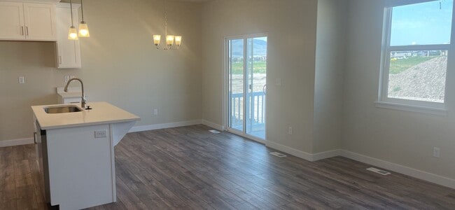 Building Photo - Brand New Townhome on Hilltop Haven
