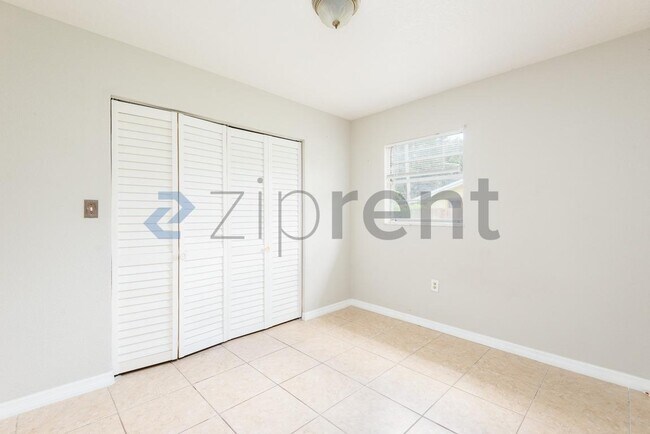 Building Photo - Unit