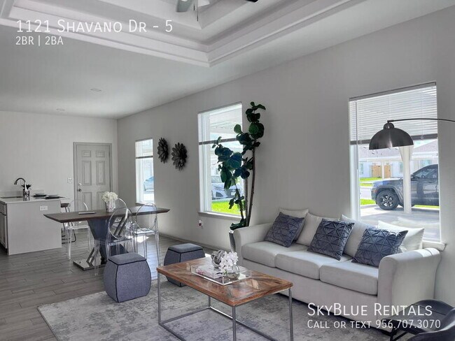 Building Photo - 1121 Shavano Dr