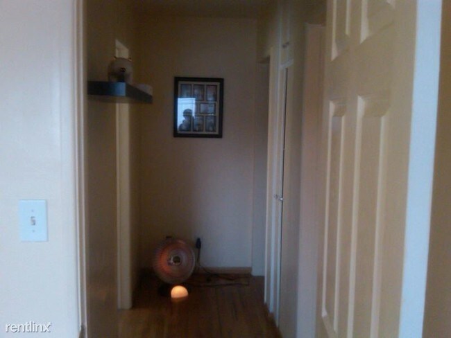 Building Photo - 2 br, 1.5 bath Apartment - 2143 Thomas Ave