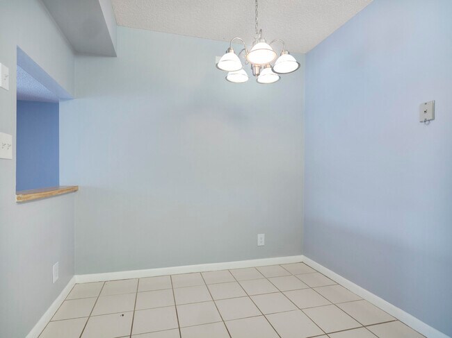 Building Photo - 2733 SW Matheson Ave