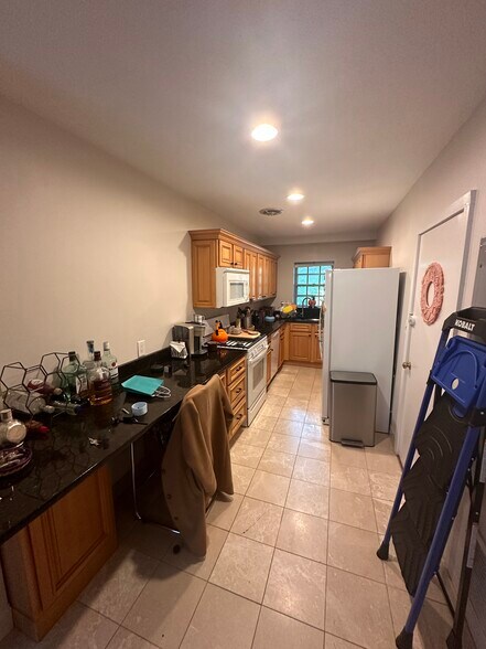 Building Photo - 51 Lake Shore Ct