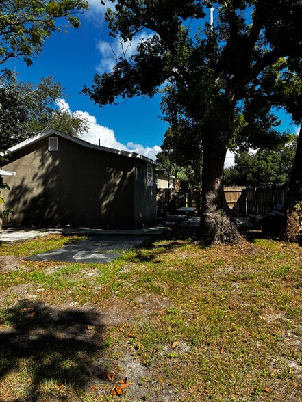Building Photo - 3417 Lindell Ave