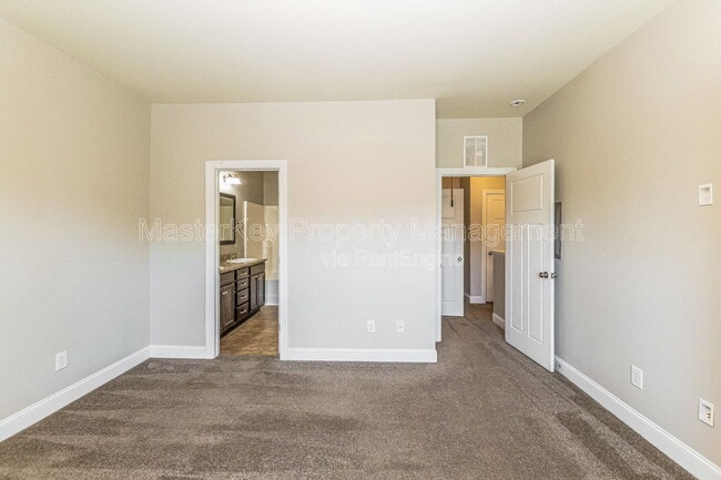 Building Photo - 2805 Piedmont River Way