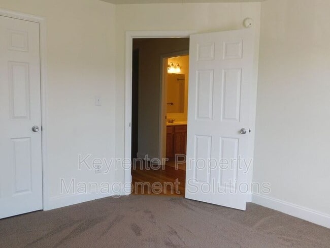 Building Photo - 42 Enchanted View Cir