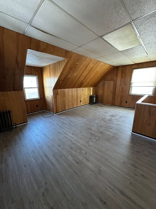 Building Photo - Beautiful renovated 4 bed, 2 full bath