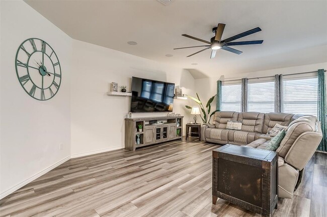 Building Photo - 3309 Comal Dr