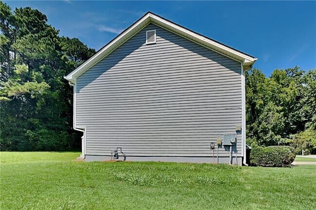 Building Photo - 565 Pine Valley Dr