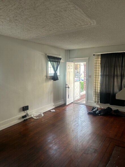 Building Photo - 667 Rutherford Ave