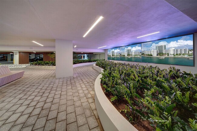 Building Photo - 1500 Bay Dr E