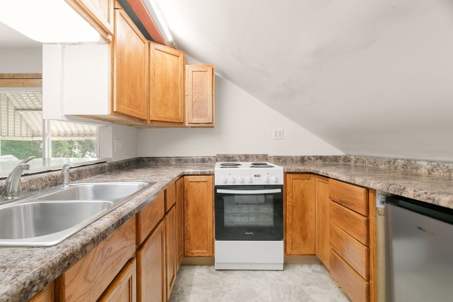 Building Photo - 552 1st Ct
