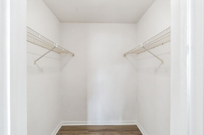 Building Photo - Easy Living- Easy Leasing- 2 Bedroom Apart...
