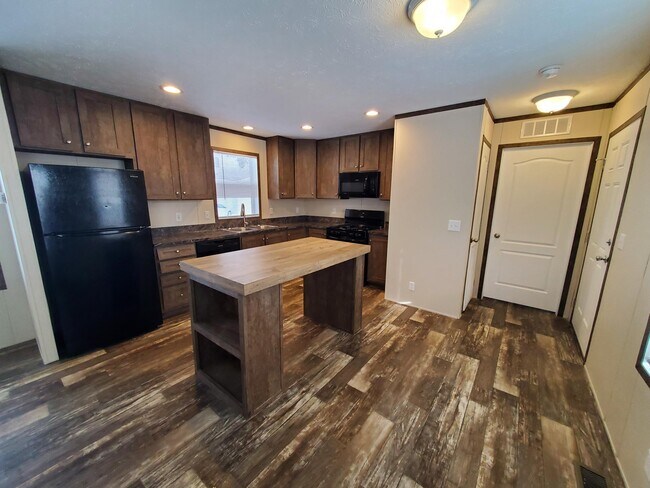 Primary Photo - 35 Sparrow Hill Dr