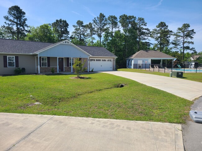 Building Photo - 3 Bedroom, 2 bath home in the Bridgeport C...
