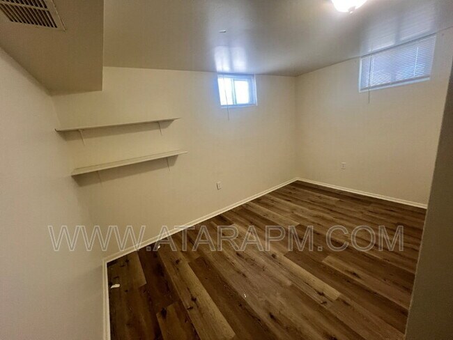 Building Photo - 1001 E Sego Lily Dr