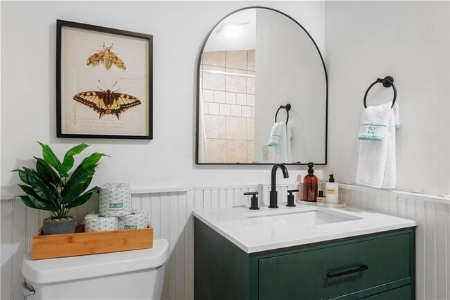 Building Photo - 720 Mollie St SE