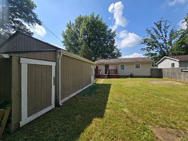 Building Photo - YOU CAN STOP YOUR SEARCH! Jeffersontown / Jtown Rental with 3 Bedrooms, 1 Full Baths, Ranch, 1 Ca...