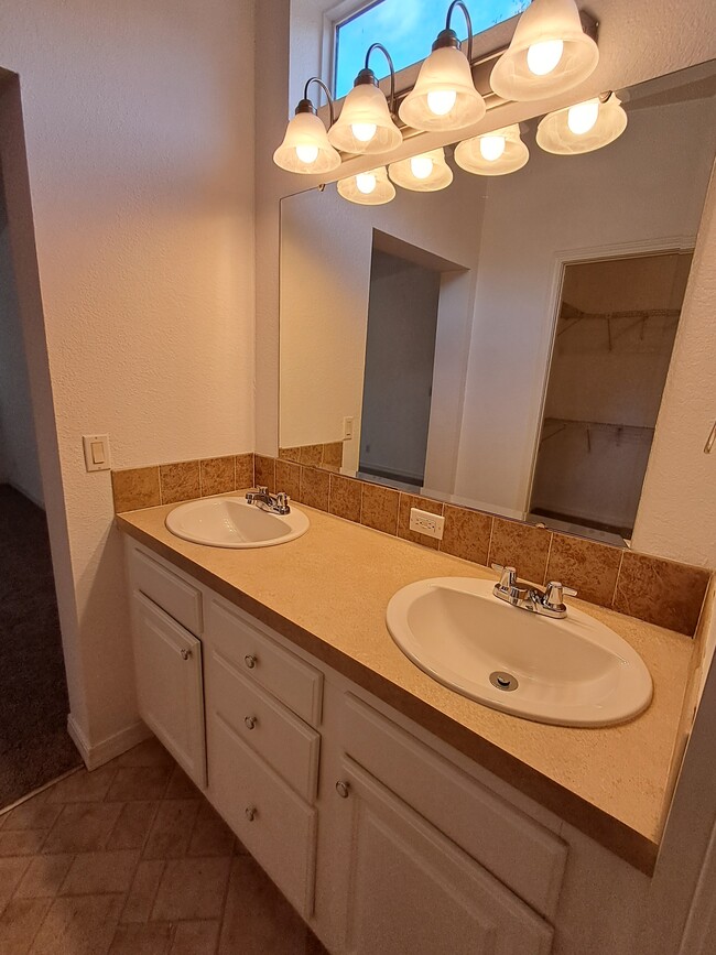 Master vanity - 403 Quail Hollow Rd